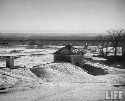     
: Old fort of Tighina on the Bessarabian_February 1940_1.jpg
: 855
:	175.8 
ID:	6177